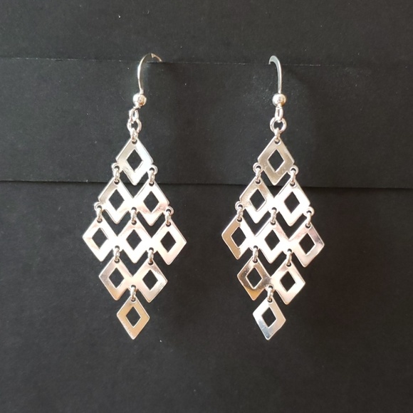 Sterling Silver dangle earrings. - Picture 1 of 2